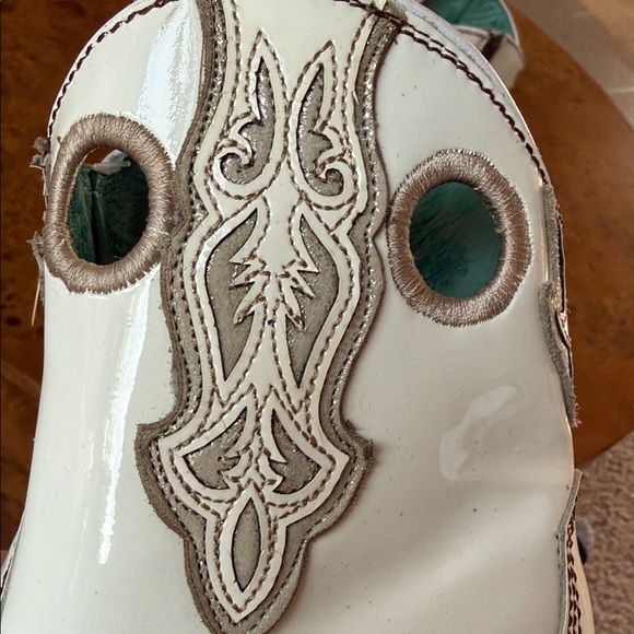 Corral cream colored western short booties. Size 7-1/2 - Picture 11 of 12